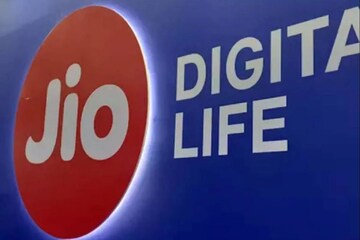 Jio-র সব থেকে সস্তা প্ল্যান! আনলিমিটেড ডেটা, কলিং, OTT মিলবে মাত্র ১৯৮ টাকায় Jio-র সব থেকে সস্তা প্ল্যান! আনলিমিটেড ডেটা, কলিং, OTT মিলবে মাত্র ১৯৮ টাকায়