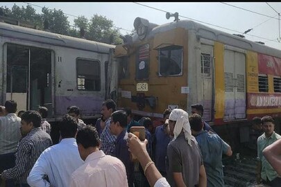 বুধবার শিয়ালদহে দুই ট্রেনের পাশাপাশি ধাক্কা৷ 