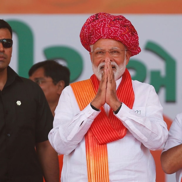 প্রাথমিক ট্রেন্ডে ধরা ছোঁয়ার বাইরে চলে গিয়েছে বিজেপি। শেষ পর্যন্ত কত ব্যবধানে বিজেপি জেতে সেটাই দেখার বলে মনে করছেন ভোট বিশ্লেষকরা।