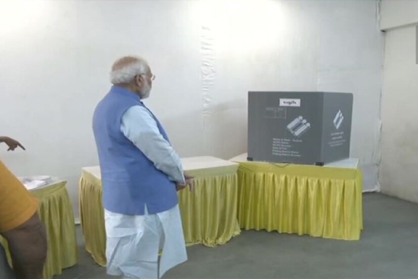 ভোট দেওয়ার আগে গুজরাতে একটানা প্রচার করেন প্রধানমন্ত্রী নরেন্দ্র মোদি৷ নিজের মায়ের সঙ্গেও দেখা করেন তিনি৷ 
