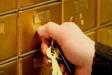 ১ জানুয়ারি থেকে বদলে যাচ্ছে ব্যাঙ্ক লকারের এই নিয়ম, এখনই না জানলে বিপদে পড়বেন!