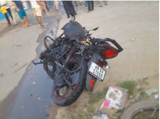 আগুনে পুড়ে যায় এতটি বাইকও৷ 