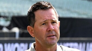 ধারাভাষ্য দেওয়ার সময় বুকে অসহ্য যন্ত্রণা ! হাসপাতালে নিয়ে যেতে হল পন্টিংকে