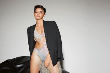 ফিনফিনে কাট-আউট ড্রেসে উপচে পড়া লাস্য, অনন্যার অবতারে ঘায়েল নেটপাড়া