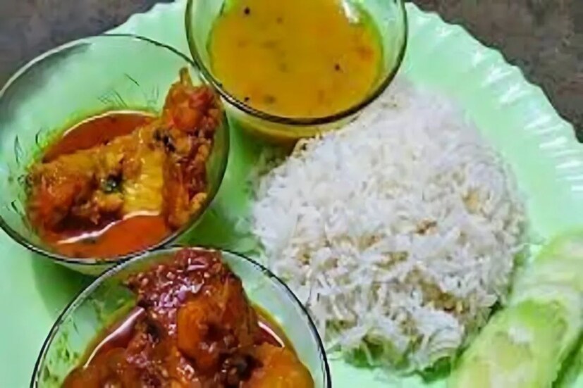 ভারত-সহ গোটা বিশ্বের মানুষ ডায়াবেটিসের মতো জটিল রোগে আক্রান্ত। এই লাইফস্টাইল অসুখটি এমনই যে একবার হলেই এই রোগে আক্রান্ত ব্যক্তির রুটিন ও ডায়েট বদলে যায়। রোগীকে সবসময় খেয়াল রাখতে হয় যাতে যে কোনওভাবে রক্তে শর্করার মাত্রা নিয়ন্ত্রণে থাকে, এবং জীবনের কোনও ঝুঁকি না হয়। আর সেই কারণেই খাদ্যাভ্যাসে আনা হয় বেশ কিছু বদল যার মধ্যে ভাত না খাওয়াটা অন্যতম।
