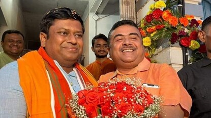 কেন্দ্রীয় নেতৃত্বের উপস্থিতিতে শুভেন্দু অধিকারীর জন্মদিনে উত্তরীয় পরিয়ে, শুভেচ্ছা বিনিময়ে দিলীপ-শুভেন্দু-সুকান্তকে ঐক্যের বার্তা কেন্দ্রীয় নেতৃত্বের উপস্থিতিতে শুভেন্দু অধিকারীর জন্মদিনে উত্তরীয় পরিয়ে, শুভেচ্ছা বিনিময়ে দিলীপ-শুভেন্দু-সুকান্তকে ঐক্যের বার্তা