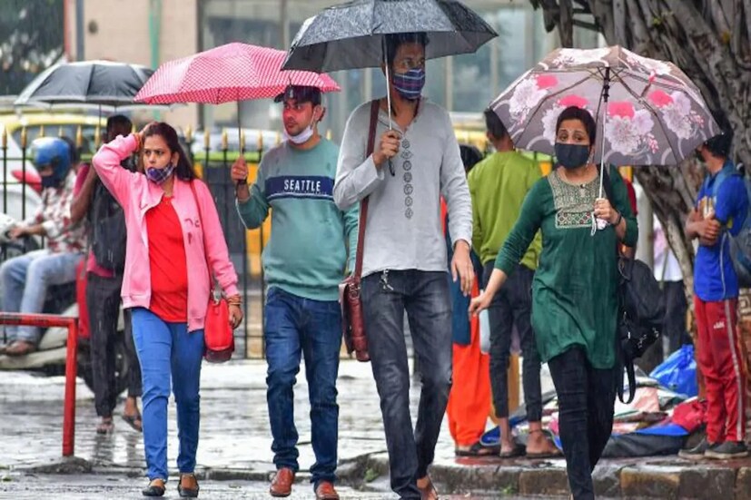 আগামী ৪৮ ঘণ্টায় ঘন কুয়াশা উত্তরবঙ্গের মালদা ও দিনাজপুরে। হালকা মাঝারি কুয়াশা থাকবে উত্তরবঙ্গের অন্যান্য জেলাতে। উত্তরে হাওয়া কার্যত থমকে গেছে। এর ফলে শীতের আমেজ কমেছে রাজ্যে।