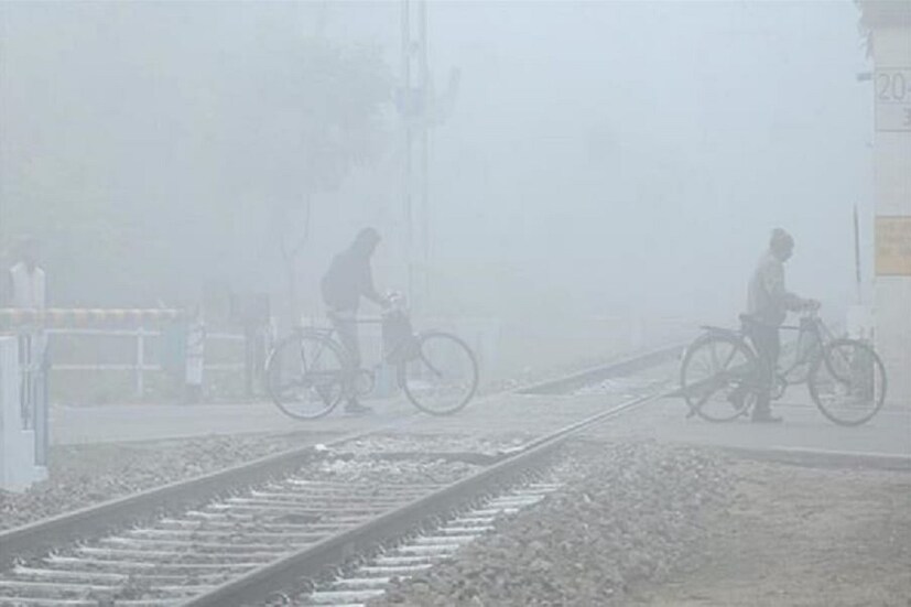 আগামী ২৪ ঘণ্টায় ঘন কুয়াশা থাকবে বিহার এবং সংলগ্ন পূর্ব ভারতের রাজ্যগুলিতে। পাঞ্জাব হরিয়ানা চন্ডিগড় দিল্লি সহ উত্তর-পশ্চিমের সমতলের রাজ্যগুলিতেও ঘন কুয়াশার দাপট থাকবে আগামী দুদিন। কুয়াশা থাকবে উত্তর পূর্ব ভারতের রাজ্য অসম, মেঘালয়, মণিপুর, মিজোরাম ও ত্রিপুরাতে।