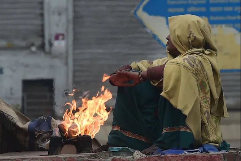 বিহার ও ঝাড়খণ্ড লাগোয়া জেলাগুলিতে শৈত্য প্রবাহের মতো পরিস্থিতি তৈরি হয়েছে বলে জানিয়েছে মৌসম বিভাগ। পশ্চিমের জেলাগুলিতে জাঁকিয়ে শীতের অনুভূতি জারি থাকবে।