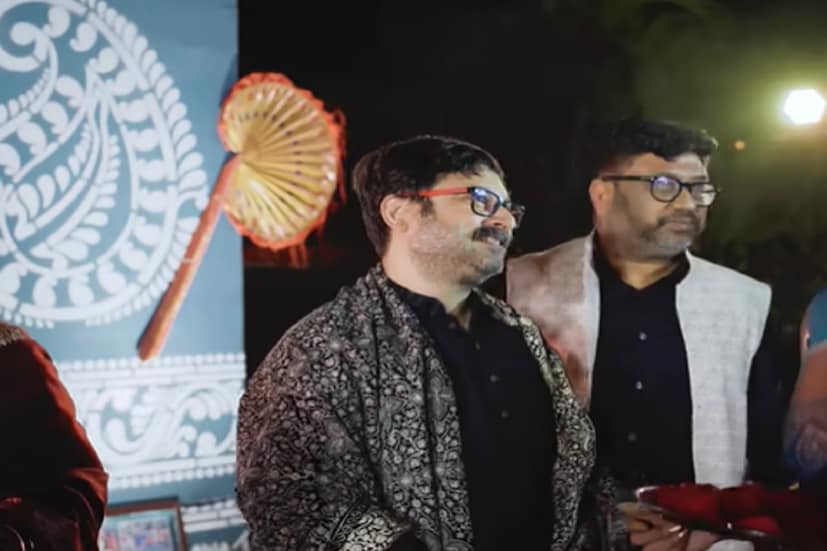উপস্থিত ছিলেন পরিচালক শিবপ্রসাদ মুখোপাধ্যায়। (ছবি : শতরূপের ইউটিউব)