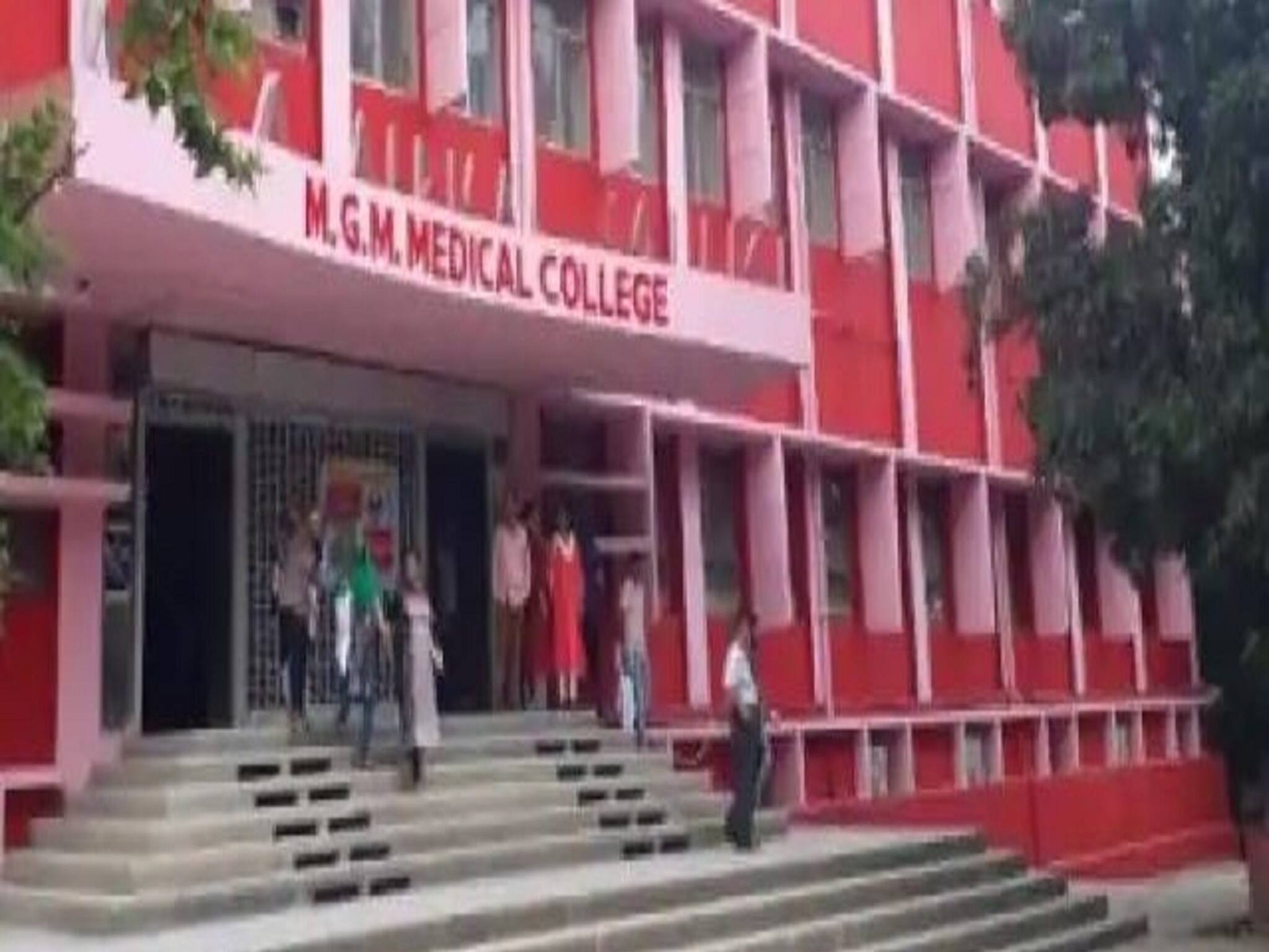 কলেজে ছাত্রী সেজে লেডি কনস্টেবল, হাতেনাতে ধরলেন র‍্যগিং চক্র