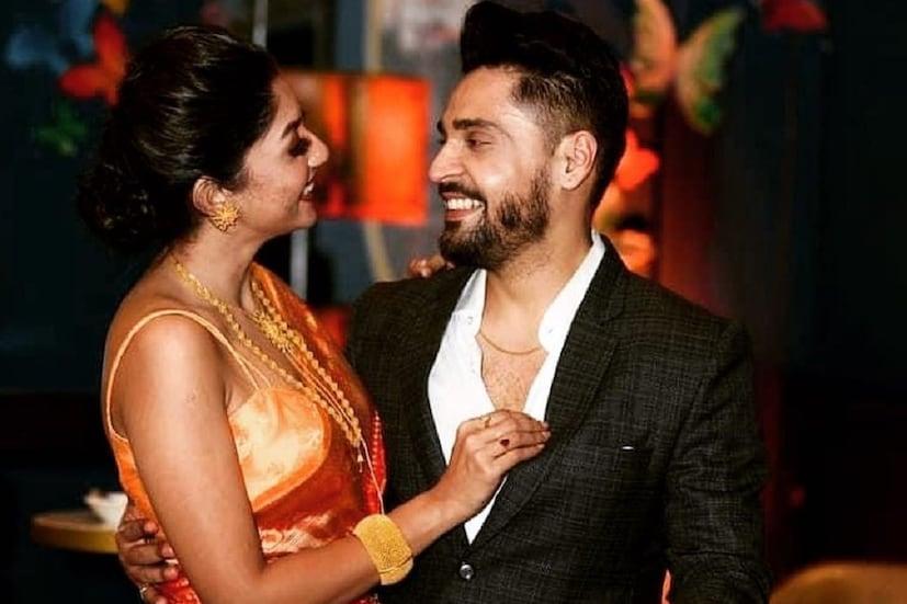 পুরনো ছবিতে ফের ফুটে উঠছে সুখের দিনের আনন্দের মুহূর্তগুলি ৷ সোনালির অক্ষরে লেখা থাকুক আগামী জীবনে ৷ ছবি সৌজন্যে ইনস্টাগ্রাম ৷