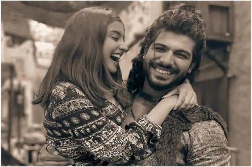 তুনিশার মায়ের অভিযোগে শিজানকে গ্রেফতার করে পুলিশ দফায় দফায় জেরা করেছে ৷ জেরার উঠে এসেছে ব্রেকআপের কারণ প্রথমত তাঁদের ধর্ম আলাদা, আর শিজান তুনিশার থেকে বয়সে অনেক বড় ৷ ফাইল ছবি ৷