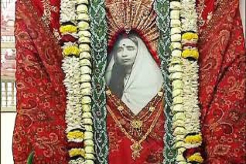 সমাজ জীবনে বা প্রতিদিনের জীবনে আমার যে স্কুলে পড়ি সেই স্কুলের বড়দিদি হলেন মা সারদা ৷ তিনি তাঁর সন্তানদের এমন কিছু অলঙ্কার দিয়ে গিয়েছেন যা সত্যিকারেই প্রতিটি মুহূর্তে কাজে লাগে ৷ ফাইল ছবি ৷