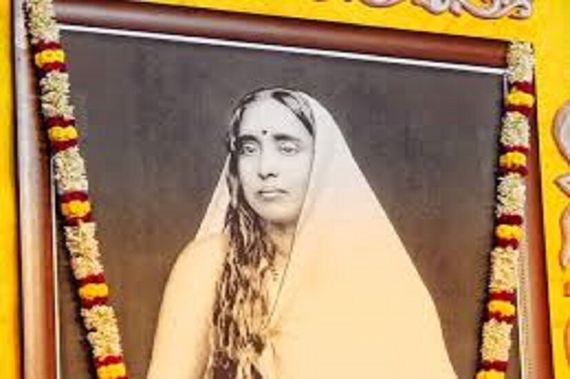 তাঁর সন্তানের যদি গায়ে ধুলোবালি লেগে থাকে তবে তাঁকেই মুছিয়ে পরিষ্কার করতে হবে ৷ অর্থাৎ সন্তানের মধ্যে কোনও কুপ্রবৃত্তি বাসা বাঁধলে তাকে দূরে সরিয়ে না দিয়ে গোড়া থেকে খারাপ প্রবৃত্তিকে নষ্ট করতে হবে ৷ ফাইল ছবি ৷