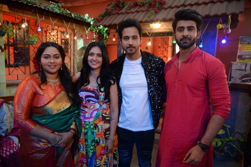 যশ ও প্রিয়াঙ্কার অন্য স্বাদের মিষ্টি প্রেমের ছবি তোকে ছাড়া বাঁচবো না ৷ কালার্স বাংলার জনপ্রিয় ধারাবাহিক সোহাগ চাঁদের সেটে এসেছিলেন যশ-পায়েল, আগামী ৩১ ডিসেম্বর কালার্স বাংলায় প্রিমিয়ার হতে চলেছে তাঁদের নতুন ছবি 'তোকে ছাড়া বাঁচবনা ৷' 