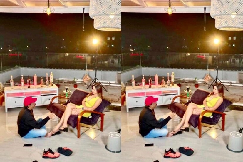 ৩০ সেকেন্ডের ভিডিও শেয়ার করেছেন রামগোপাল বর্মা ৷ পরিচালক লিখেছেন পুরো ভিডিও শেয়ার করলাম ৷ নিজের ঝুঁকিতে দেখতে বলেছেন ৷ ভিডিওতে দেখতে পাওয়া গিয়েছে দক্ষিণের সেই নায়িকা পায়ে জুতো পড়ে আছেন ৷ ছবি সৌজন্যে ইনস্টাগ্রাম ৷