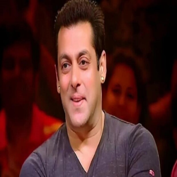 এর পিছনে বিরাট কারণ যা আগেও তিনি জানিয়েছেন ৷ একটি পুরনো সাক্ষাৎকারে সলমন খান জানিয়েছেন বান্দ্রার পুরনো ফ্ল্যাটেই থাকতে ভালবাসেন সলমন খান ৷ ফাইল ছবি ৷