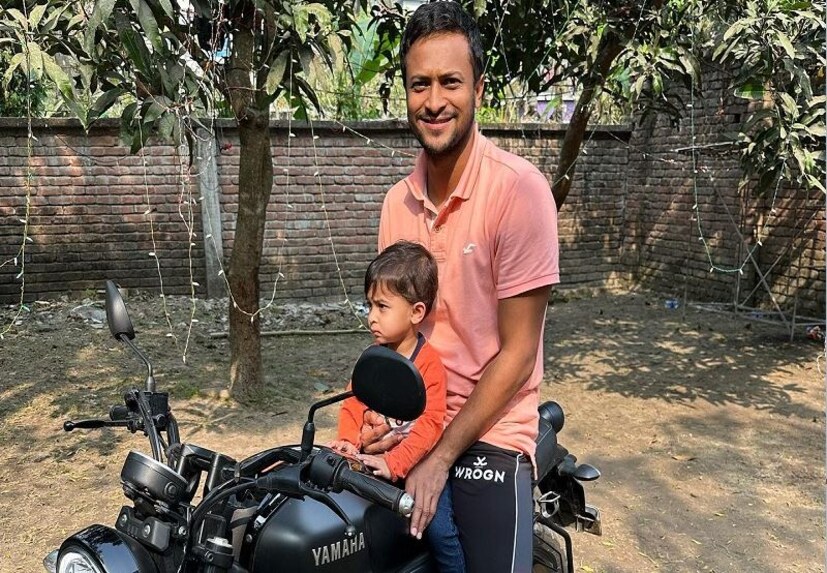 আন্তর্জাতিক খ্যাতিসম্পন্ন সাকিব গ্রামের বাড়িতে, শ্বশুরবাড়িতে সেখানে স্বামী-স্ত্রী মিলে রাঁধছেন ৷ ছবি সৌজন্যে ফেসবুক ৷