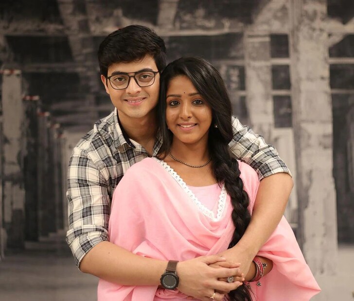 এখন এটাই লাখ টাকার প্রশ্ন যে দীপা-সূর্যের মধ্যে কি মিল হবে? সোনা-রূপার পক্ষে কি বাবা-মাকে এক করার ব্রত সফল হবে? ফাইল ছবি ৷