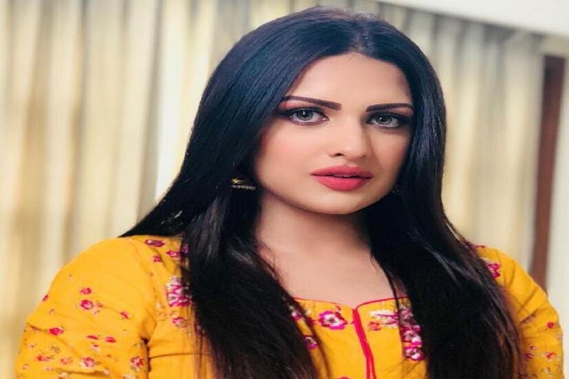 লাগাতার শ্যুট করছিলেন হিমাংশি ৷ পরের দিনই জ্বর হয় তাঁর জ্বর ও নাক দিয়ে রক্ত ঝরতে থাকে ৷ অসুস্থতা নিয়েও হিমাংশি কাজ করছিলেন ৷ ফাইল ছবি ৷