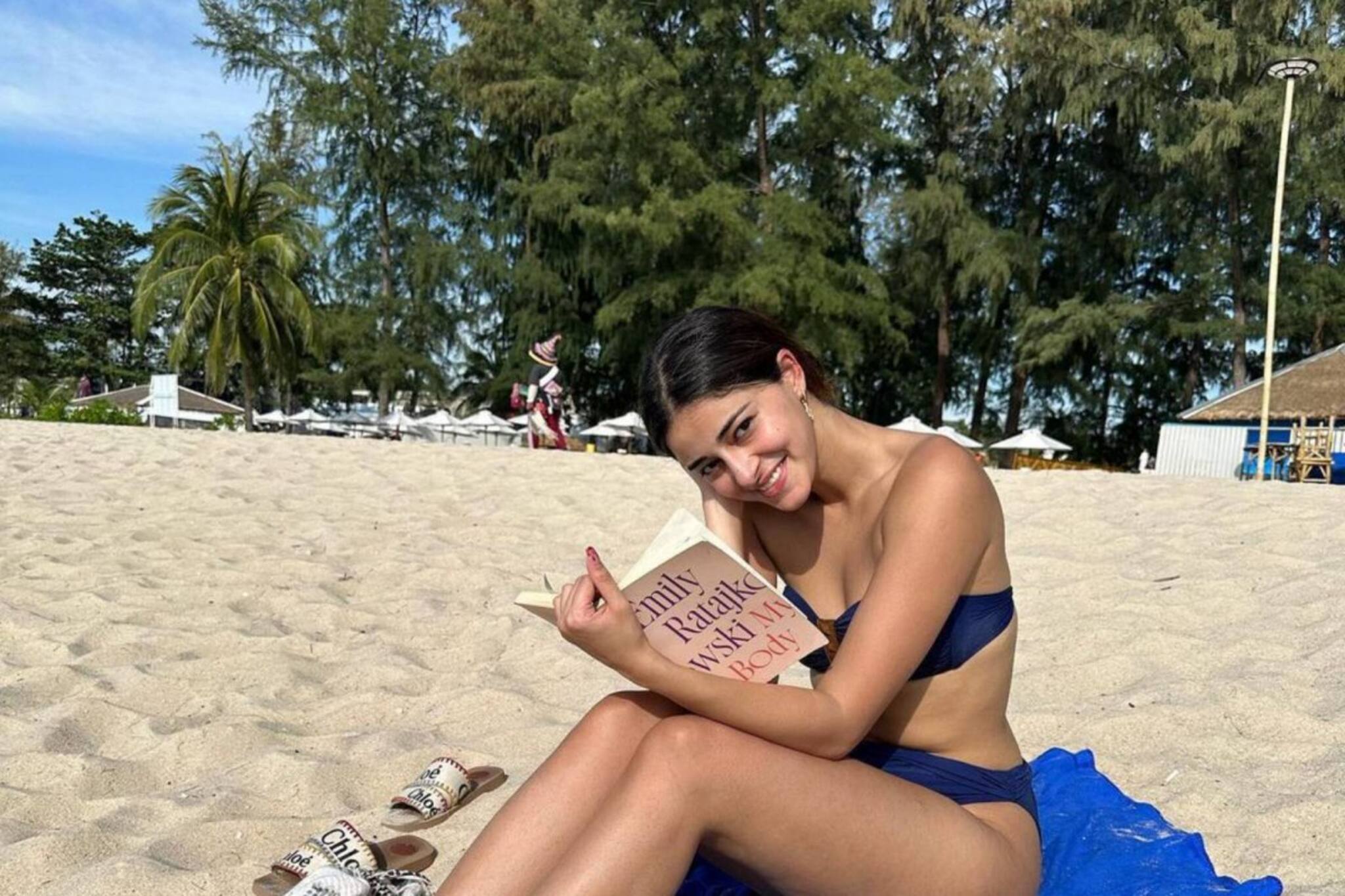 থাইল্যান্ডে ছুটি কাটাচ্ছেন অনন্যা, সুন্দরীর বিকিনি পরা লাস্যময়ী ছবি ভাইরাল