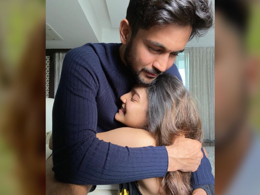 মণীশ পান্ডেকে বিয়ের একদিন আগে কর্ণাটকের হয়ে সৈয়দ মুশতাক আলি ট্রফির ফাইনাল খেলতে হয়েছিল। তিনি দলের অধিনায়ক ছিলেন। তিনি ম্যাচটি খেলেন এবং কর্ণাটকের হয়ে সৈয়দ মুশতাক আলি ট্রফির খেতাব জিতেছিলেন। এর পর তিনি দক্ষিণ ভারতীয় অভিনেত্রী আশ্রিতা শেঠিকে বিয়ে করেন।