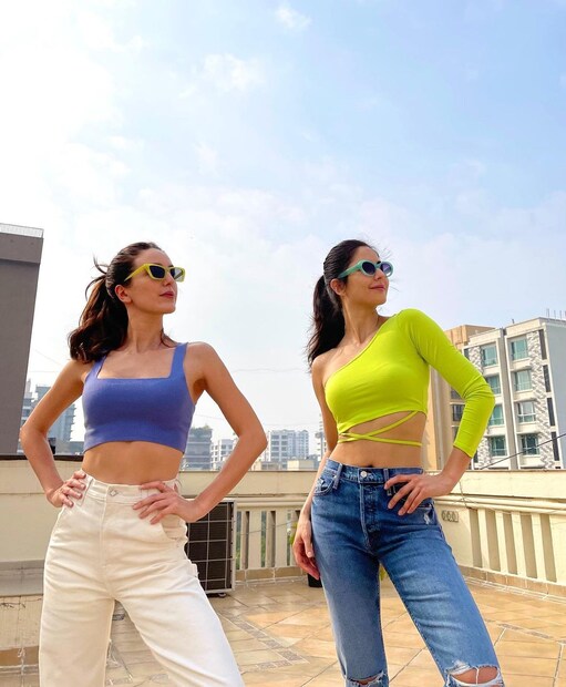 ইসাবেলের সঙ্গে ম্যাচিং পোশাক পরে ক্যাটরিনা। 
