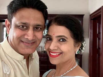 এক সন্তানের মায়ের সঙ্গে প্রেম! ভালবাসা পেতে লড়াই করেছিলেন অনিল কুম্বলে এক সন্তানের মায়ের সঙ্গে প্রেম! ভালবাসা পেতে লড়াই করেছিলেন অনিল কুম্বলে