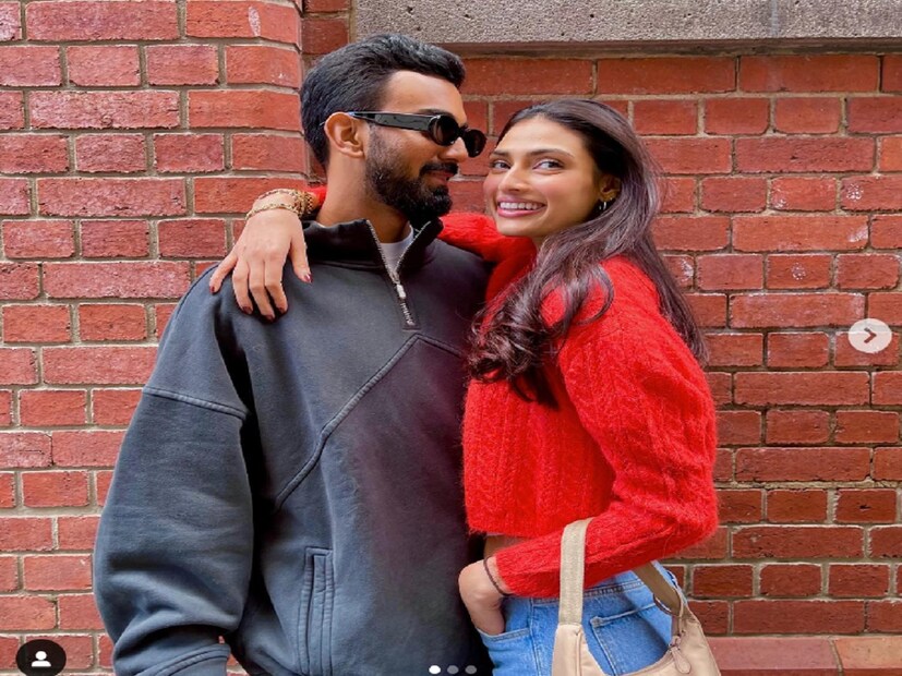 কেএল রাহুল এবং আথিয়ার বিয়ের অনুষ্ঠান ২১শে জানুয়ারি থেকে শুরু হবে। সঙ্গীত, হলদি অনুষ্ঠানের পর ২৩ শে জানুয়ারি বিয়ে। সুনীল শেঠি জানিয়েছেন, রাহুল ও আথিয়া ঐতিহ্যবাহী দক্ষিণ ভারতীয় পদ্ধতিতে বিয়ে করার সিদ্ধান্ত নিয়েছেন। ওই অনুষ্ঠানে খুব বেশি লোককে আমন্ত্রণ না করার সিদ্ধান্ত নিয়েছেন তাঁরা। শুধুমাত্র আথিয়া এবং কেএল রাহুলের ঘনিষ্ঠ বন্ধুরাই বিয়েতে অংশ নেবেন। খান্দালায় সুনীল শেঠির ফার্মহাউসে এই বিয়ে হবে।