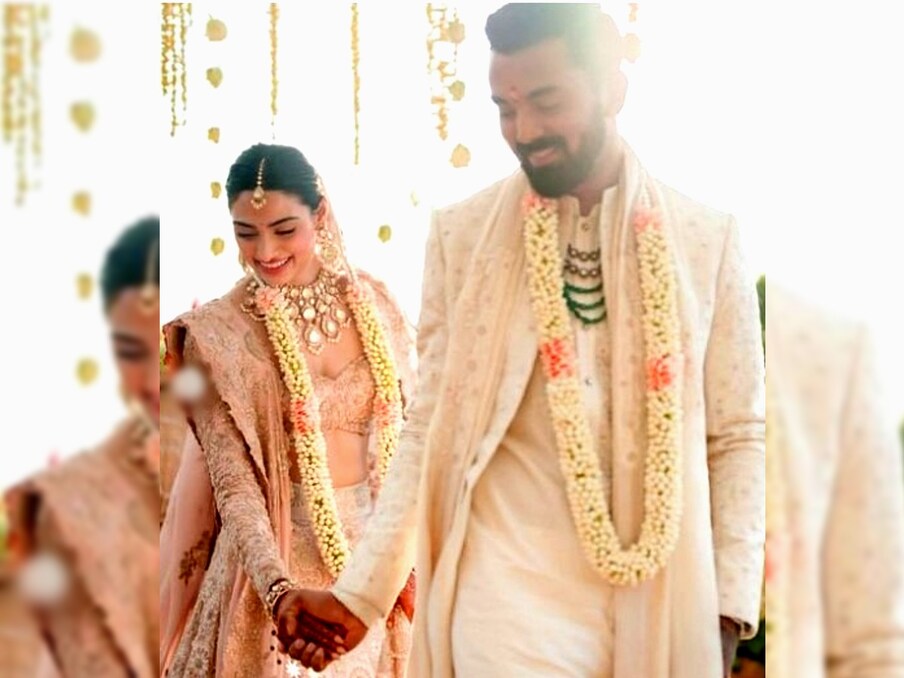  টিম ইন্ডিয়ার ওপেনার, উইকেটরক্ষক এবং টেস্ট দলের সহ-অধিনায়ক কেএল রাহুল ২৩শে জানুয়ারি বলিউড অভিনেত্রী আথিয়া শেট্টির সঙ্গে সাত পাকে বাধা পড়েছেন। দুজনেই অনেক বছর ধরে একে অপরকে ডেট করছিলেন এবং পরিবারের সদস্যদের সম্মতিতে গাঁটছড়া বাঁধার সিদ্ধান্ত নেন।