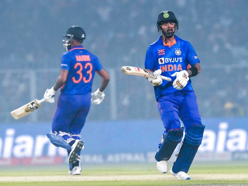 সুনীল শেট্টির খান্ডালার বাংলোতে বিয়ে হয়েছে আথিয়া ও রাহুলের। দুই পরিবারের খুব কাছের আত্মীয় স্বজনদের আমন্ত্রণ জানানো হয়েছিল।