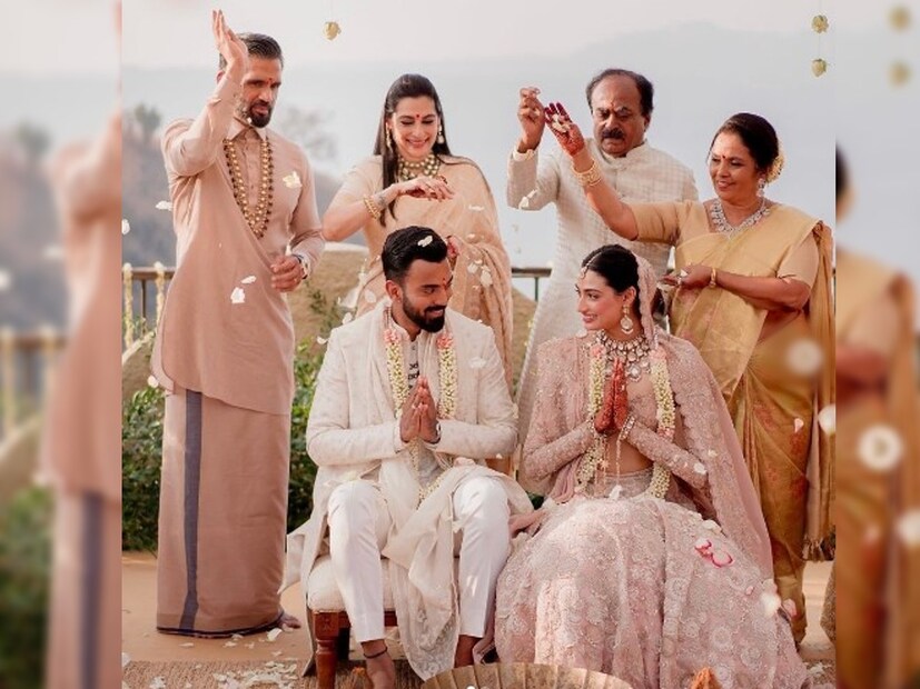 আপাতত বিয়ের রিসেপশন পার্টিও করবেন না রাহুল ও আথিয়া। সুনীল শেট্টি জানিয়েছিলেন, আইপিএলের পরই রিসেপশন পার্টি হবে।