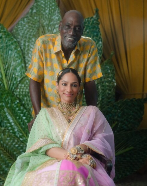ওয়েস্ট ইন্ডিস থেকে ভিভিয়ান রিচার্ডস তাঁর কন্যার বিয়েতে উপস্থিত হয়েছিলেন। প্রাক্তন ক্রিকেটার তাঁর স্ত্রী, কন্যাদের সঙ্গে ওয়েস্ট ইন্ডিসেই থাকেন। কিন্তু নীনার সঙ্গে বা মাসাবার সঙ্গে সম্পর্ক অটুট রেখেছেন চিরকাল। নীনাকে বিয়ে করে সংসার না করলেও মেয়ের দায়িত্ব নিতে অস্বীকার করেননি কোনও দিন। 