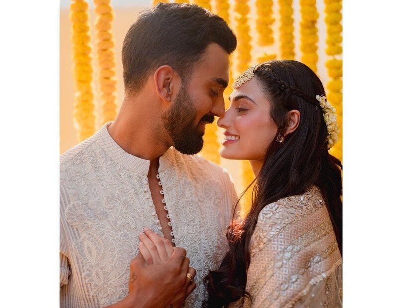 বিয়ের পর নতুন বউয়ের সঙ্গে প্রথম ছবি পোস্ট করলেন রাহুল। দুজনকেই সেই ছবিতে দারুণ দেখাচ্ছে।