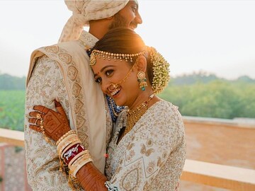 ভারতীয় দলের 'বাপু' এখন বিবাহিত, নতুন বউয়ের সঙ্গে রোম্যান্টিক ছবি ভাইরাল ভারতীয় দলের 'বাপু' এখন বিবাহিত, নতুন বউয়ের সঙ্গে রোম্যান্টিক ছবি ভাইরাল