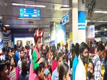 Happy New Year 2023: Metro stations are flooded with people from morning