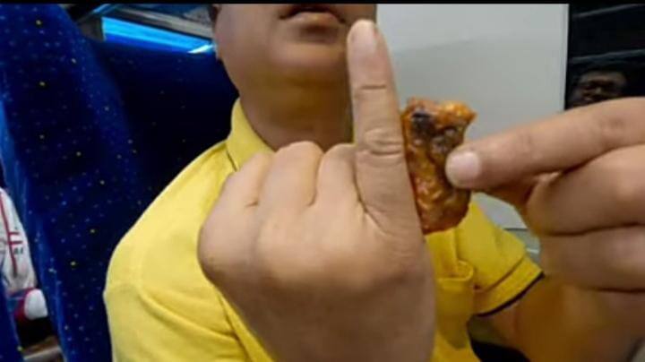 আধা আঙুল সাইজের ফিশ ফ্রাই দেওয়ার অভিযোগ