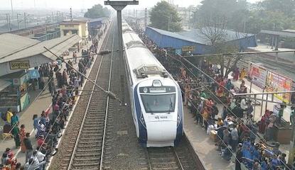 হুগলির দাদপুরে আক্রান্ত বুলেট ট্রেন বন্দেভারত, কাঁচ ভাঙলো পাথরের আঘাতে