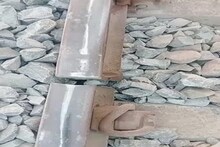 যুবকের তৎপরতায় বড়সড় দুর্ঘটনার হাত থেকে রক্ষা পেল ডায়মন্ড হারবার লোকাল