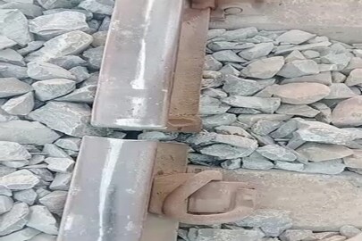 রেল লাইনে ফাটল