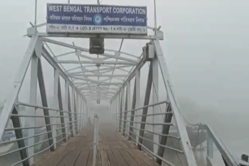 তবে বেলা বাড়ার সঙ্গে পরিস্থিতি স্বাভাবিক হবে। কুয়াশার জেরে সকালের দিকে একটু অসুবিধা হতে পারে যাত্রীদের।