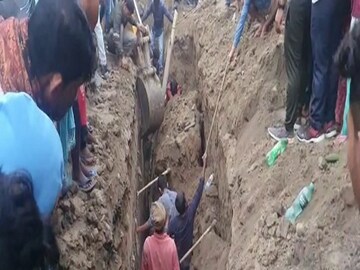 Pipe line damaged in Berhampore, death of workers 