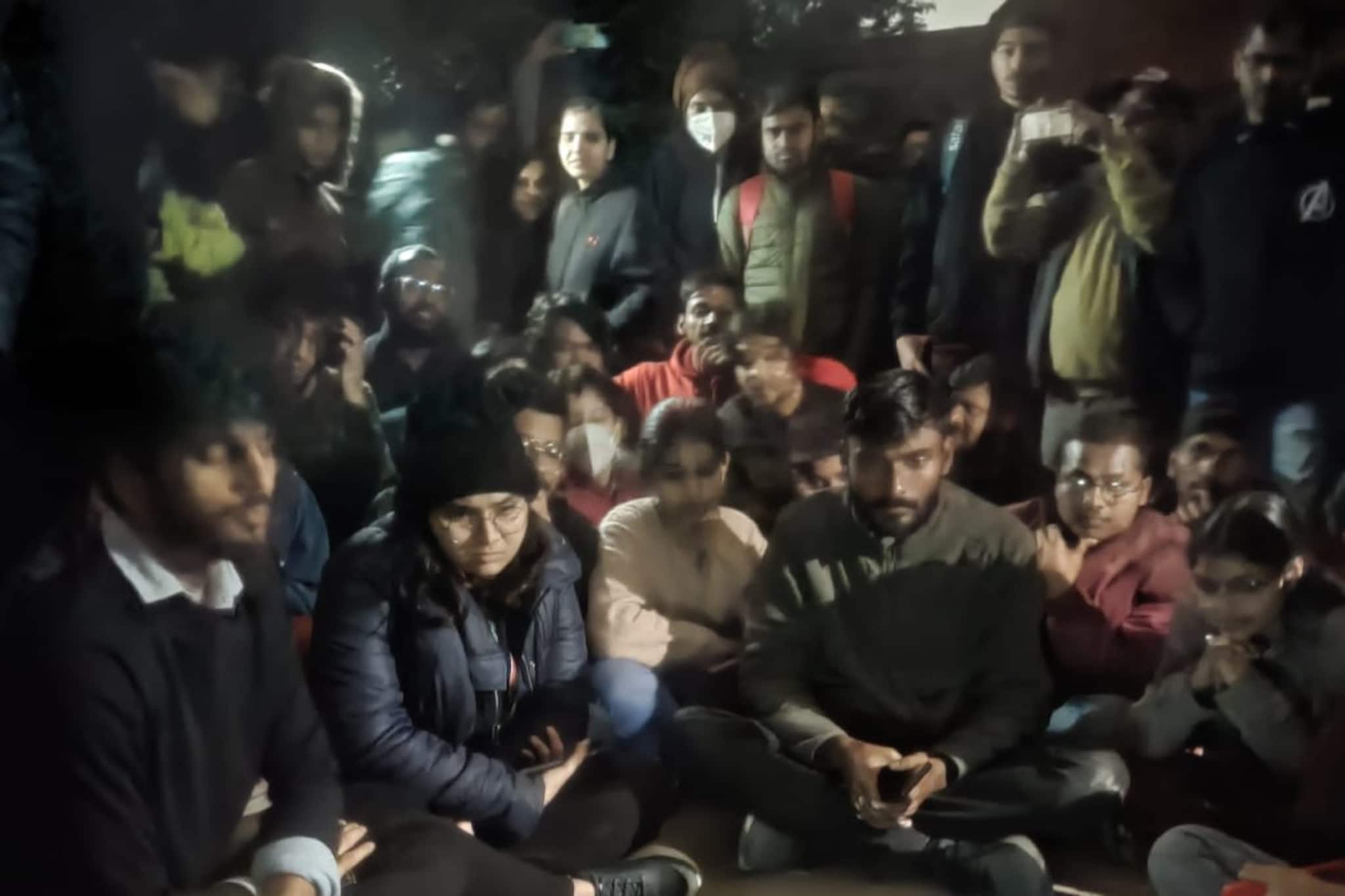 মোদিকে নিয়ে তথ্যচিত্র, আচমকা লোডশেডিং... তুমুল চাপান-উতোর জেএনইউ-তে