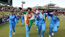 স্টাম্পিং হওয়ার পরেই লাফিয়ে উঠলেন রিচার মা, তারপরেই ঘোষ বাড়িতে ...