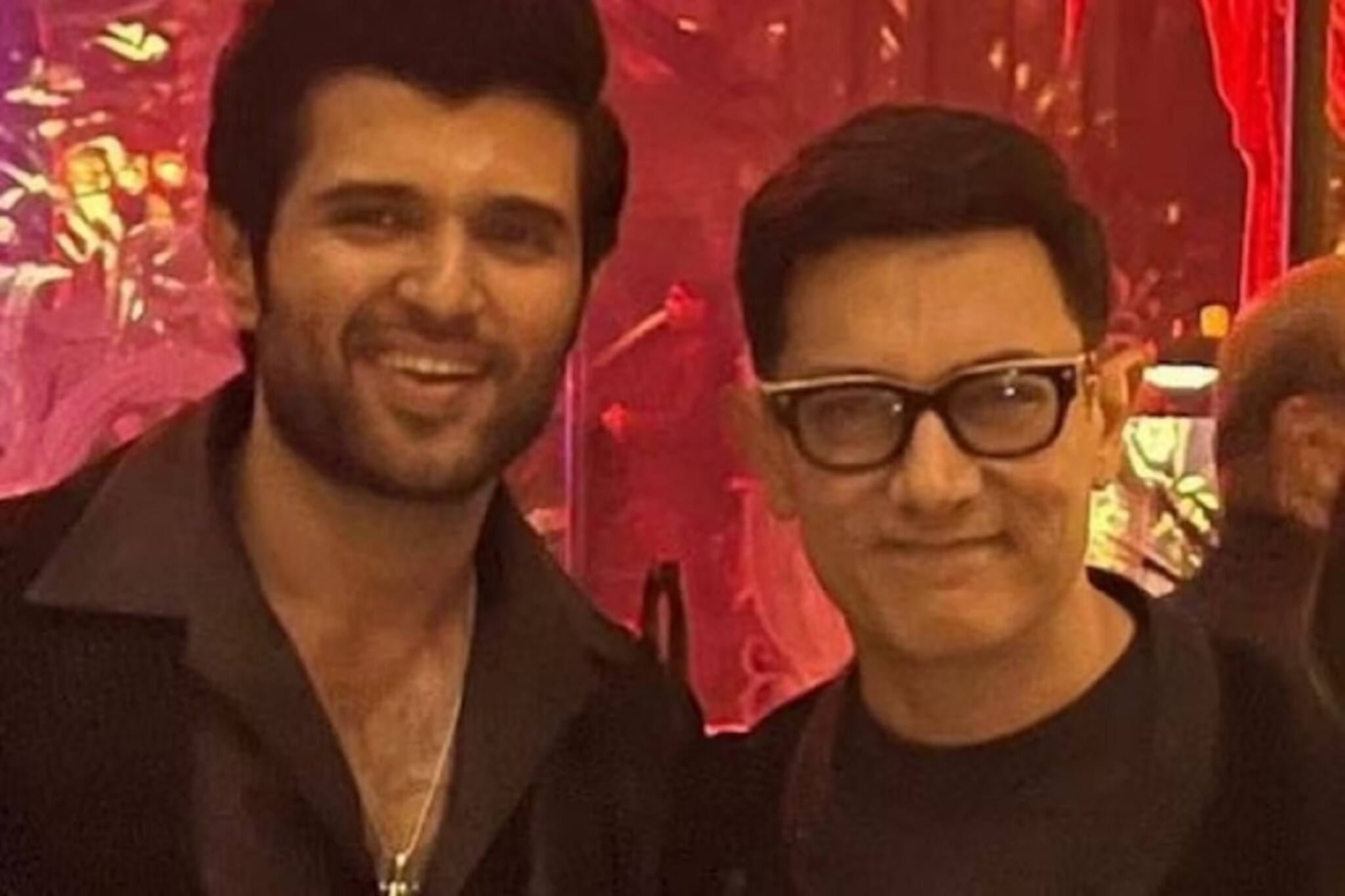 বিজয় দেবেরাকোন্ডা-আমির খান এক ফ্রেমে! করণ জোহরের ৫০তম জন্মদিনে নয়া চমক