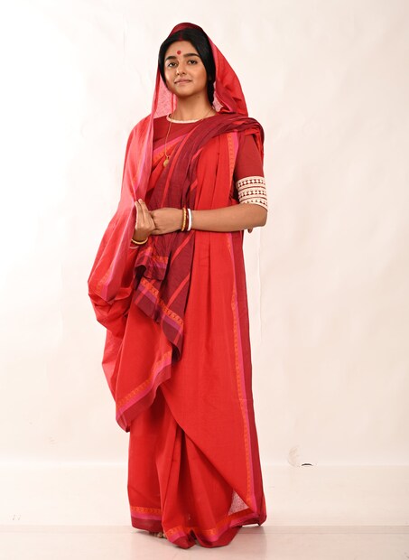 যতীন্দ্রনাথ মুখোপাধ্যায়ের সঙ্গে দেবের অদ্ভুত মিল খুঁজে পাচ্ছিলেন সকলেই। সম্প্রতি নিজের ট্যুইটার থেকে সেই ছবির কিছু লুক শেয়ার করেছেন অভিনেতা দেব।
