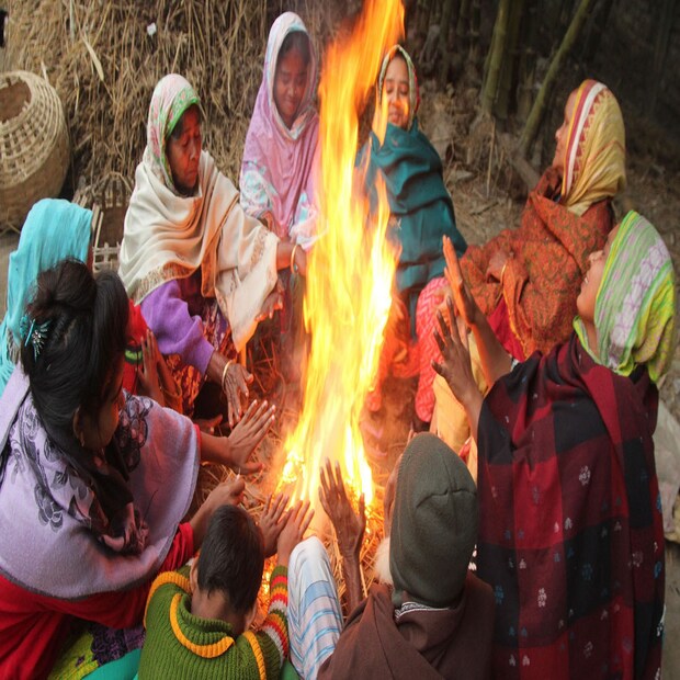 গোপীনাথ রাহা জানান, বাতাসে আর্দ্রতার পরিমাণ কম রয়েছে। ফলে তুষারপাতের জন্য ফরমেশন দরকার, তা হচ্ছে না। এখনও দার্জিলিংয়ে ফ্রিজিং লেভেল অনেকটা উপরে রয়েছে। বৃহস্পতিবার থেকে তা আরও উপরে অবস্থান করবে, আবহাওয়া দফতরের পূর্বাভাস এমনই। 