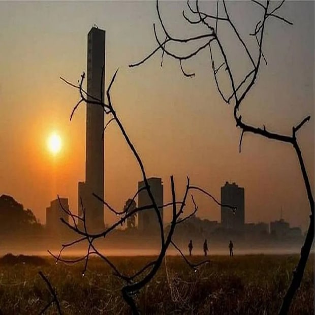 ঘন কুয়াশার চাদরে মোরা উত্তর-পশ্চিম ভারত। পাঞ্জাব হরিয়ানা চন্ডিগড় দিল্লি উত্তর প্রদেশ এবং উত্তরাখান্ডে আগামী তিন দিন ঘন থেকে অতি ঘন কুয়াশার চাদর থাকবে। এই রাজ্যগুলিতে কুয়াশার সতর্কতা থাকছে। সত্য প্রবাহের পরিস্থিতি আগামী দু'দিন দিল্লি পাঞ্জাব হরিয়ানা চন্ডিগড় হিমাচল প্রদেশ এবং রাজস্থানে। রাজস্থানের কোথাও কোথাও চরম সত্য প্রবাহের সতর্কতা রয়েছে এছাড়াও গ্রাউন্ড ফ্রস্ট হতে পারে রাজস্থানের বেশ কিছু এলাকায়। শীতল দিনের পরিস্থিতি থাকবে আগামী পাঁচ দিন উত্তর প্রদেশের বেশ কিছু অংশে আগামী তিন দিন শীতল দিনের পরিস্থিতি উত্তরাখন পাঞ্জাব হরিয়ানাতে আগামী দুদিন শীতল দিনের পরিস্থিতি বিহার রাজস্থান সহ মধ্যপ্রদেশে। (তথ্য বিশ্বজিৎ সাহা)