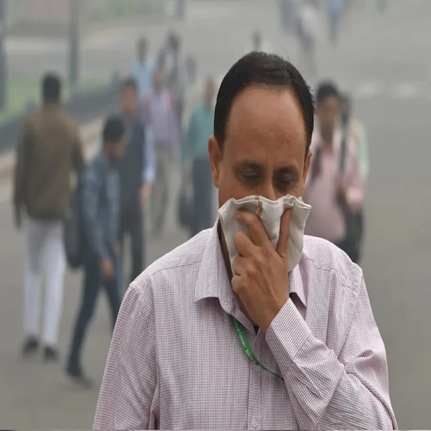 আদা ও হলুদ চা বা দুধ- কাশি, সর্দির জন্য খুবই ভাল হলুদ। সর্দি-কাশি, ঠান্ডা লাগায় আদাও খুব ভাল কাজ করে। আদা-হলুদের যে কোনও পানীয়তেই অ্যান্টি-ইনফ্লামেটরি উপাদান, অ্যান্টি-অক্সিডেন্ট এবং অ্যান্টি-ক্যানসারাস উপাদান প্রচুর পরিমাণে থাকে।